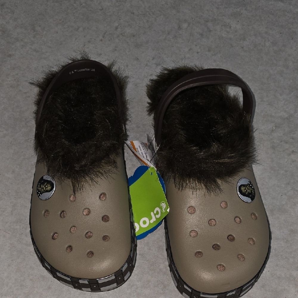 Stra Wars CROCS Kids' Fuzzy Lined Slippers - Tan